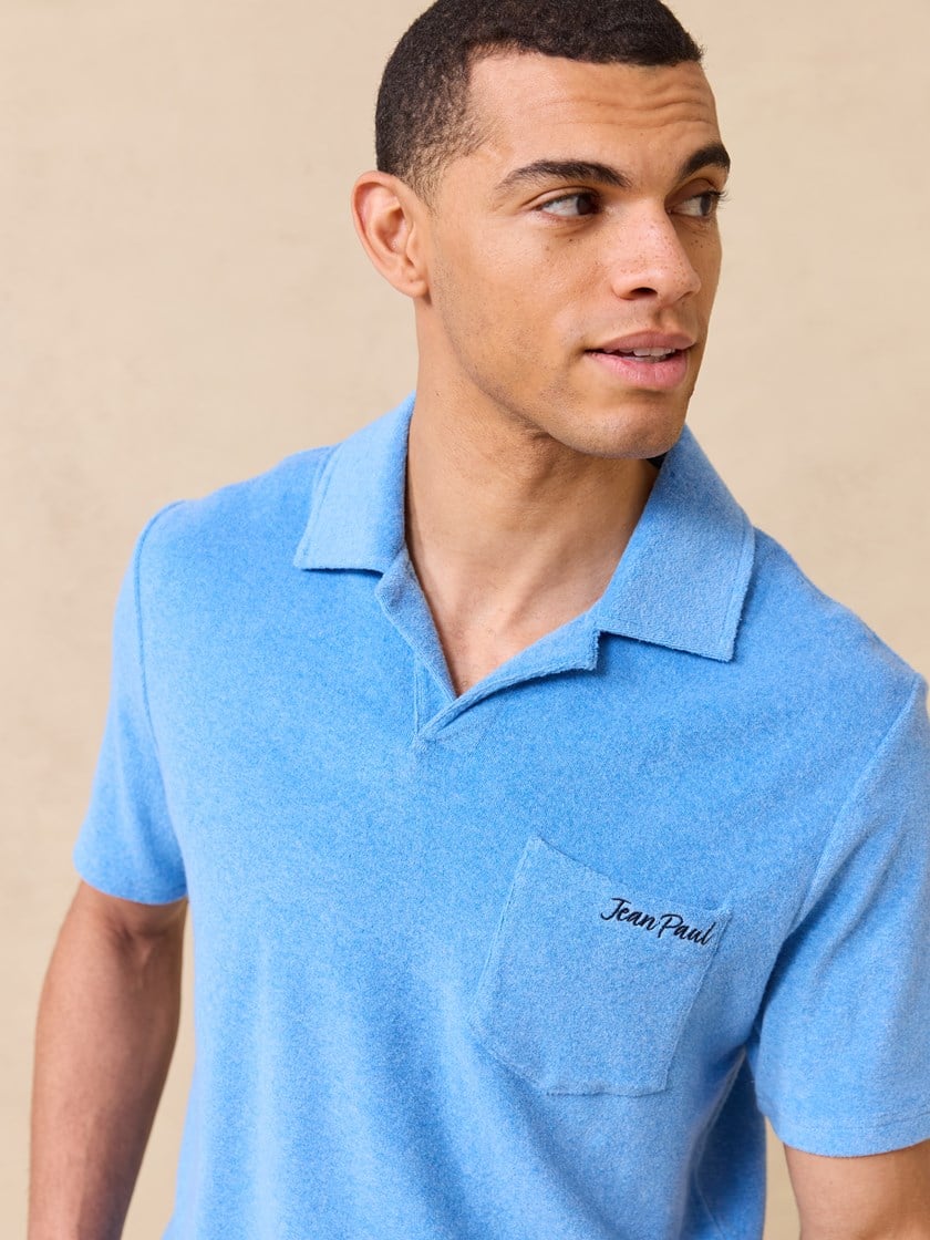 7511099 ECO 7511099_ECO-JEANPAUL-S25-Modell (1) (1)_Quentin terry polo ECO.jpg_