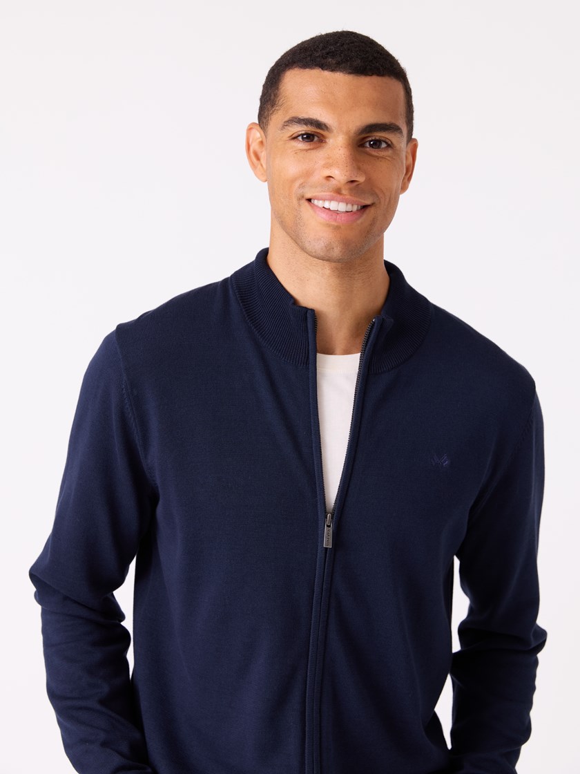 7513258 EM6 7513258_EM6-JEANPAUL-A25-Modell-Front_4566_Gerard cardigan EM6.jpg_