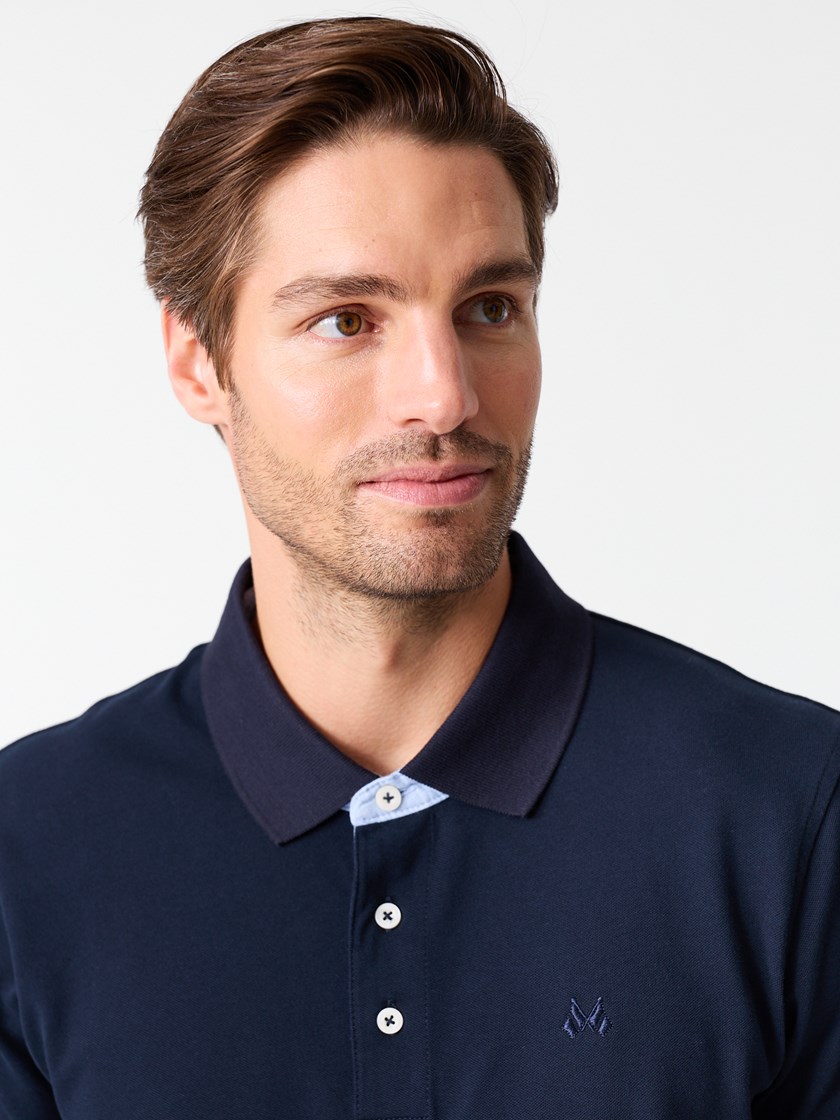 7513904 EM6 7513904_EM6-JEANPAUL-S26-Modell-Front_3377_Mitch pique EM6.jpg_Front||Front