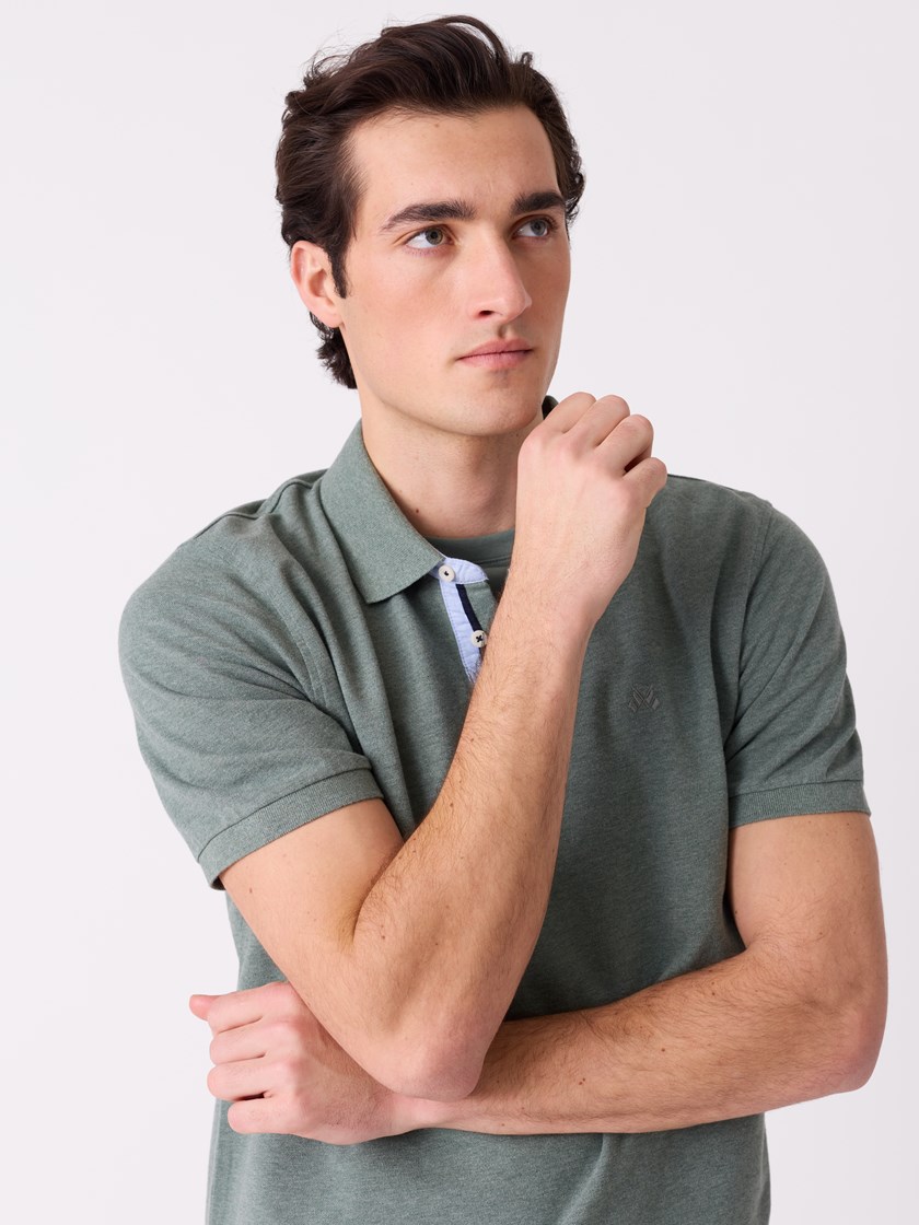 7513904 I6U 7513904_I6U-JEANPAUL-S26-Modell-Front_1869_Mitch pique I6U_Mitch pique I6U 7513904.jpg_Front||Front