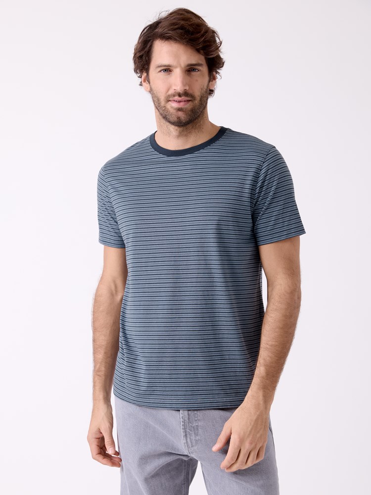 Stripe t-shirt 7514539 16_EHI_Stripe t-shirt EHI_Stripe t-shirt EHI 7514539.jpg_