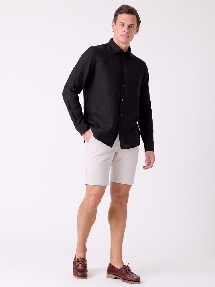 Regular colino chinoshorts 7514821_I3E-MRCAPUCHIN-H26-Modell-Front_chn=decades_1208_Regular colino chinoshorts I3E.jpg_Front||Front