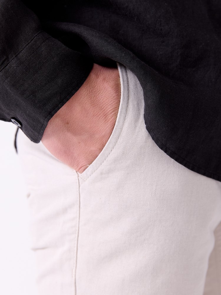 Regular colino chinoshorts 7514821_I3E-MRCAPUCHIN-H26-Modell-Front_chn=decades_6447_Regular colino chinoshorts I3E.jpg_Front||Front