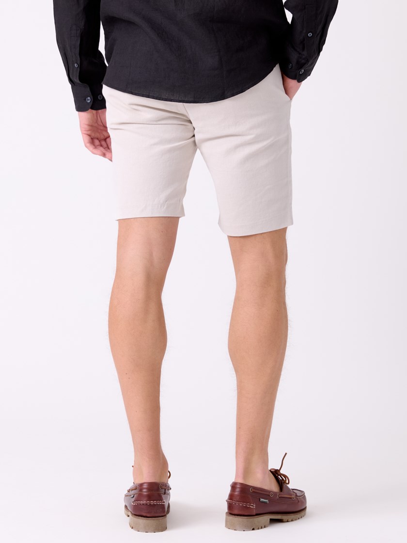 7514821 I3E 7514821_I3E-MRCAPUCHIN-H26-Modell-Front_chn=decades_767_Regular colino chinoshorts I3E.jpg_Front||Front