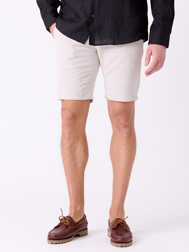 Regular colino chinoshorts 7514821_I3E-MRCAPUCHIN-H26-Modell-Front_chn=decades_8650.jpg_Front||Front