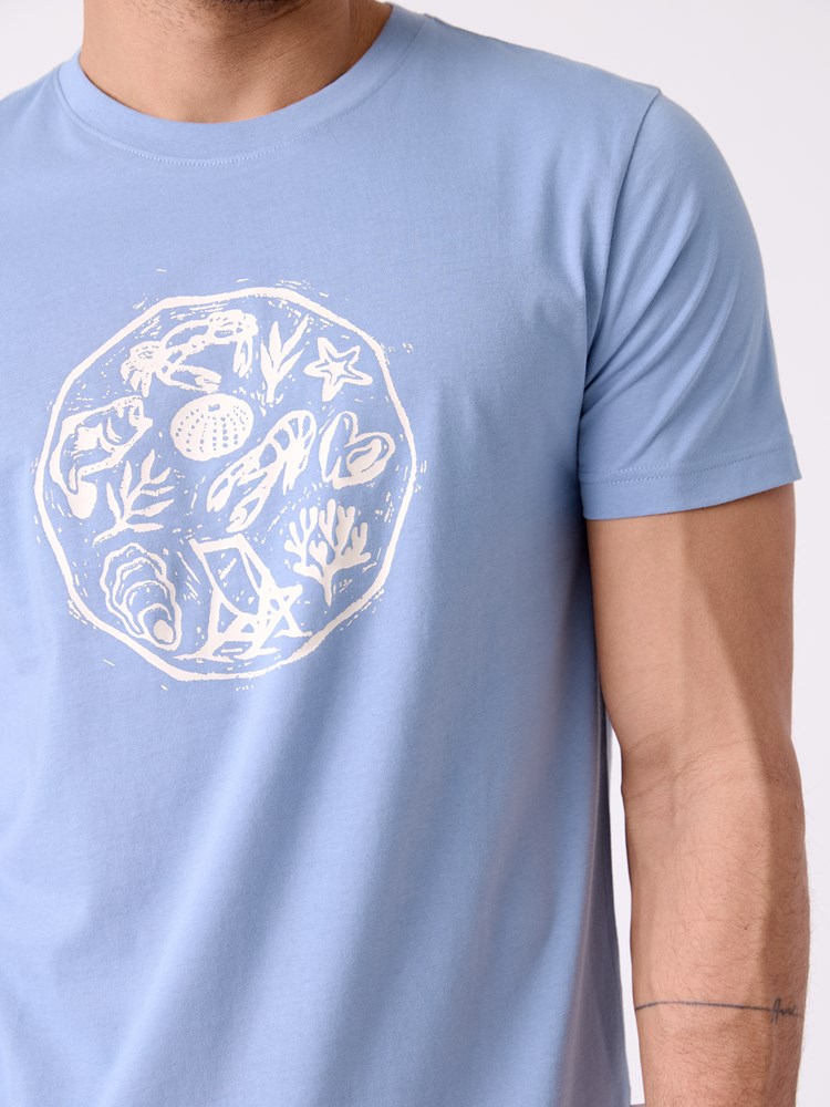 Graphic t-shirt 7514842_S23-HENRYCHOICE-H26-Modell-Front_chn=decades_690_Graphic t-shirt S23.jpg_Front||Front
