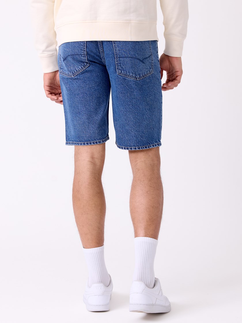 7514967 DAC 7514967_DAC-HENRYCHOICE-H26-Modell-Front_chn=decades_9002_Loose deep softbermuda DAC.jpg_Front||Front