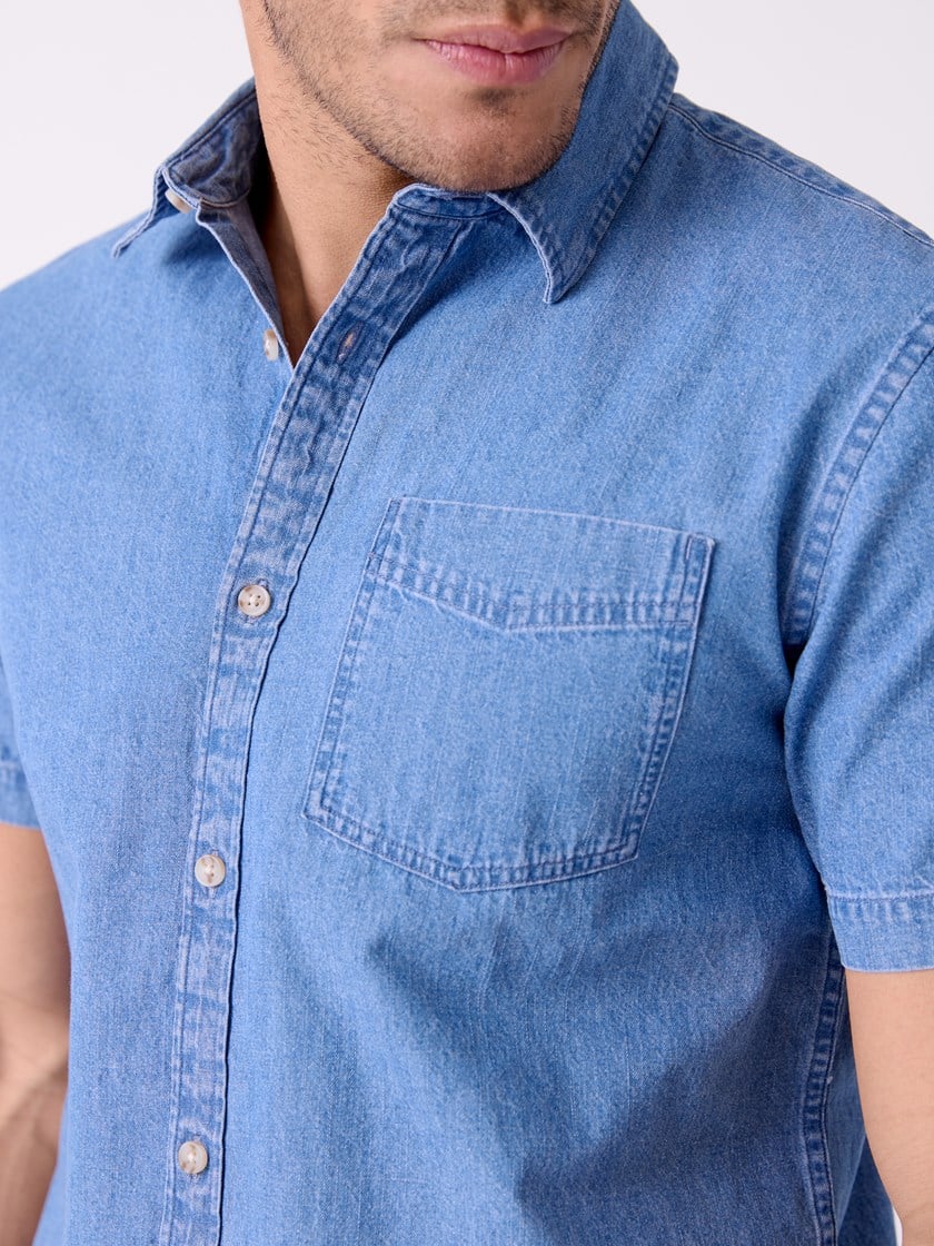 7515096 D03 7515096_D03-HENRYCHOICE-H26-Modell-Front_chn=decades_1802_Blue Shirt D03.jpg_Front||Front