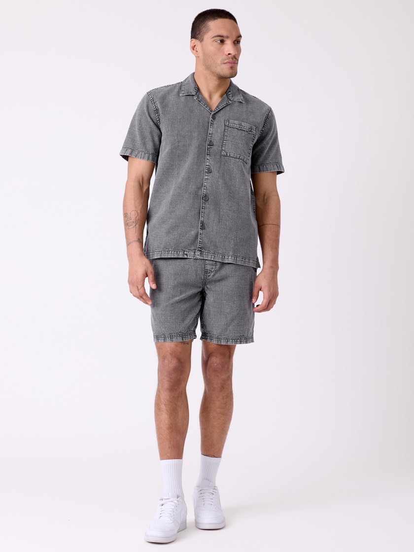 7515100 I7Z 7515100_I7Z-WOSNOTWOS-H26-Modell-Front_chn=decades_3534_Grov shorts I7Z.jpg_Front||Front