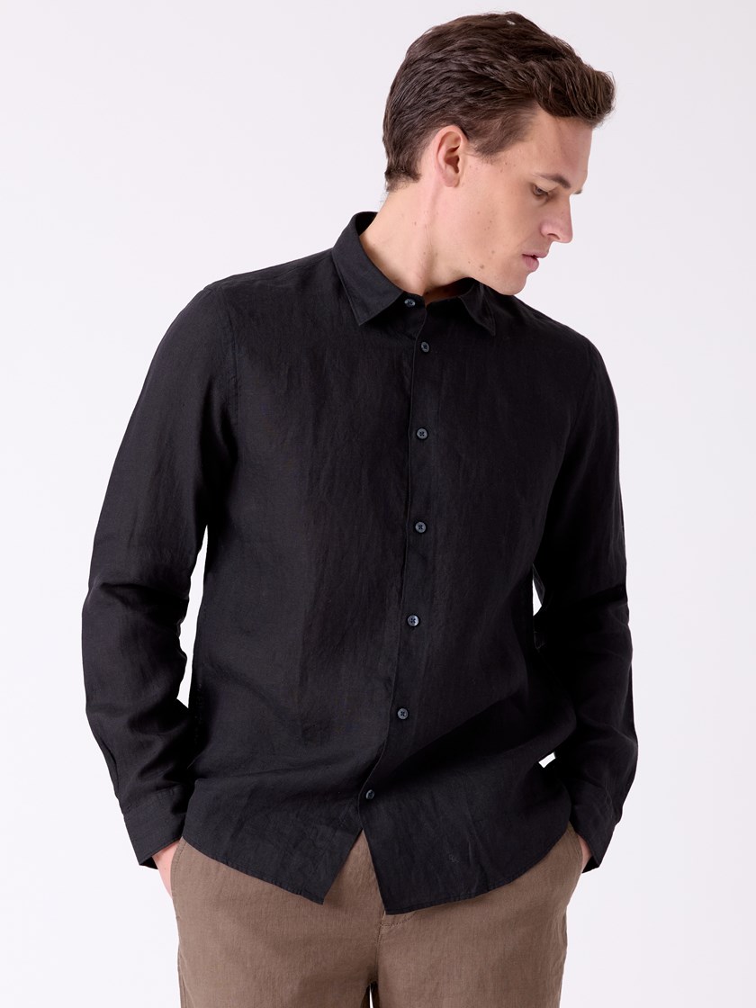 7515137 ID2 7515137_ID2-MRCAPUCHIN-H26-Modell-Front_chn=decades_420_Akau linskjorte ID2.jpg_Front||Front