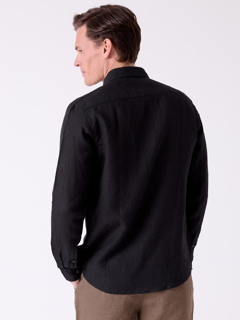 7515137 ID2 7515137_ID2-MRCAPUCHIN-H26-Modell-Front_chn=decades_6171_Akau linskjorte ID2.jpg_Front||Front