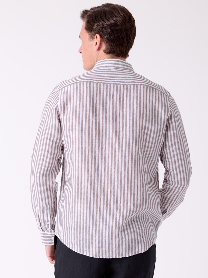 7515139 AII 7515139_AII-MRCAPUCHIN-H26-Modell-Front_chn=decades_5703_Akau stripete linskjorte AII.jpg_Front||Front