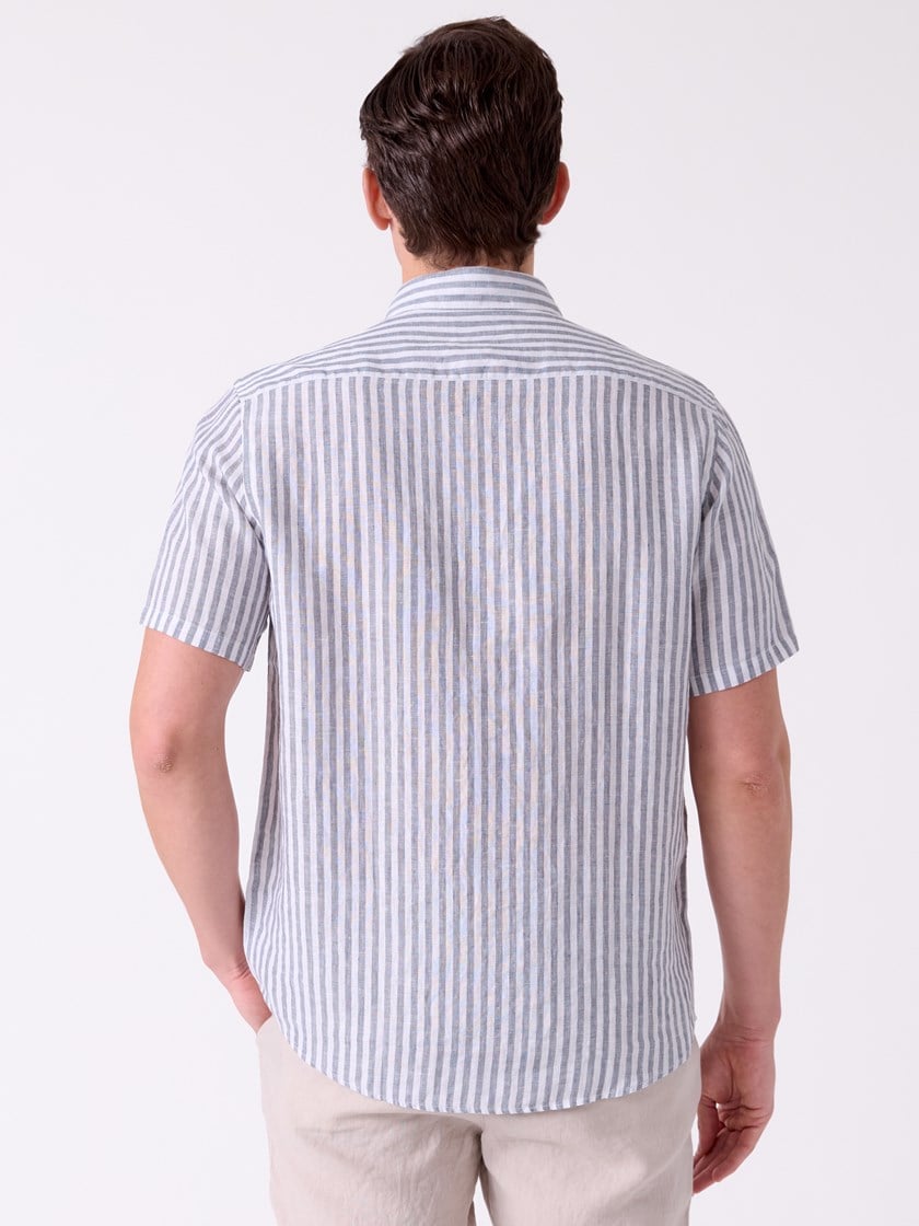 7515779 IFI 7515150_I4I-MRCAPUCHIN-H26-Modell-Front_chn=decades_293_Callum stripete linskjorte IFI.jpg_