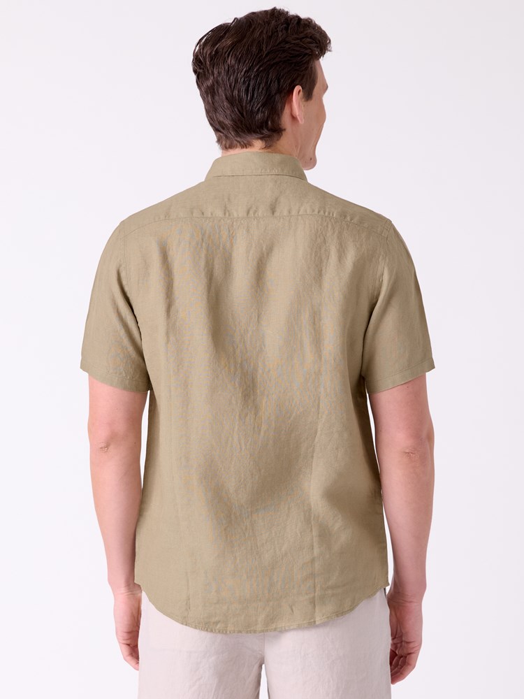 Callum linskjorte 7515150_T09-MRCAPUCHIN-H26-Modell-Front_chn=decades_1580_Callum linskjorte T09.jpg_Front||Front