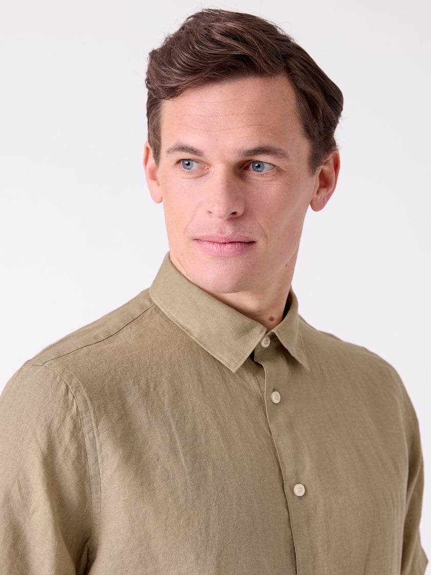 7515150 T09 7515150_T09-MRCAPUCHIN-H26-Modell-Front_chn=decades_9968_Callum linskjorte T09.jpg_Front||Front