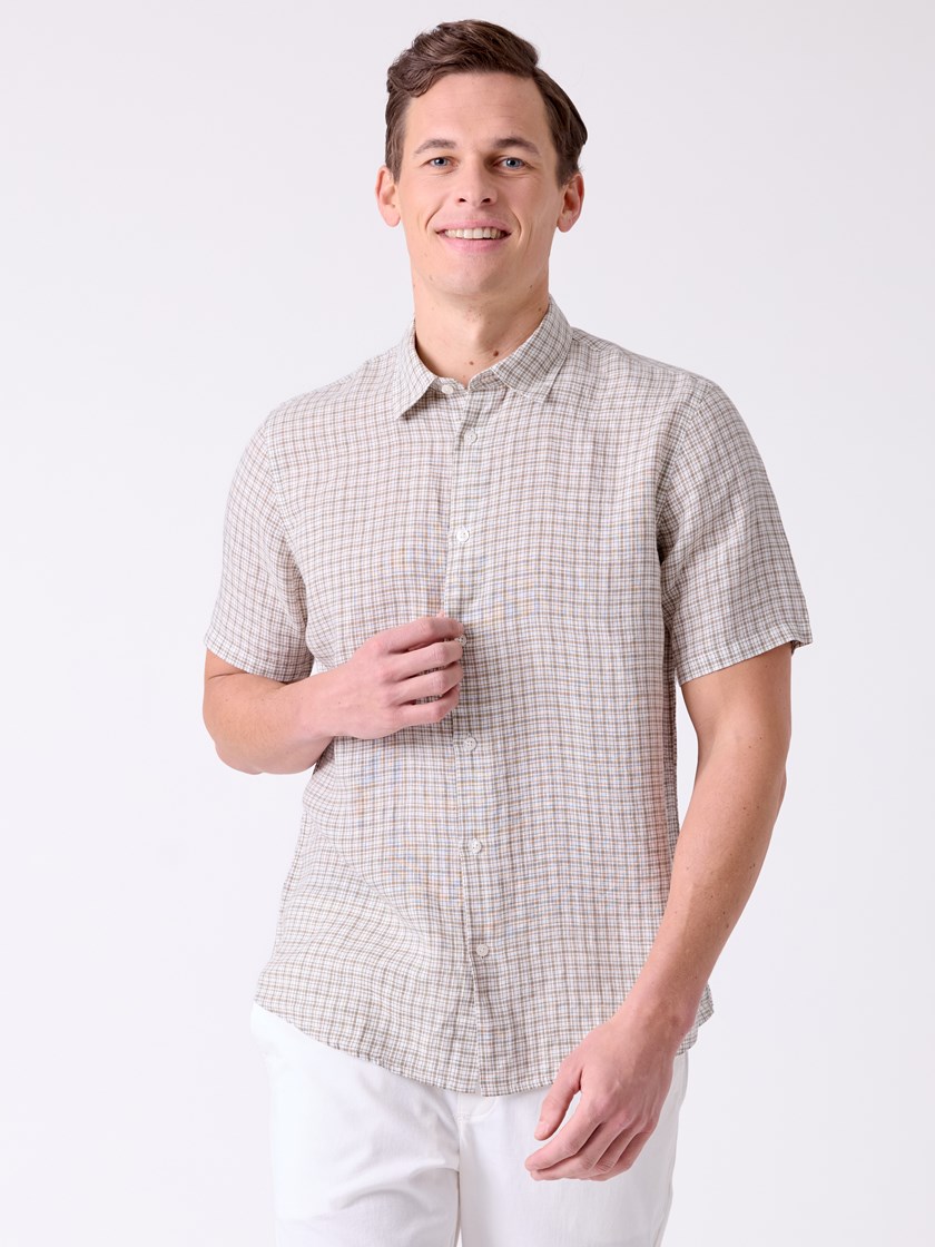 7515151 T09 7515151_T09-MRCAPUCHIN-H26-Modell-Front_chn=decades_4023_Callum rutete linskjorte T09.jpg_Front||Front