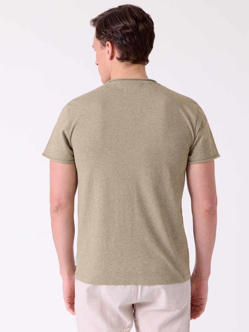 7515208 T29 7515208_T29-MRCAPUCHIN-H26-Modell-Front_chn=decades_1722_Alfredo melert t-skjorte T29.jpg_Front