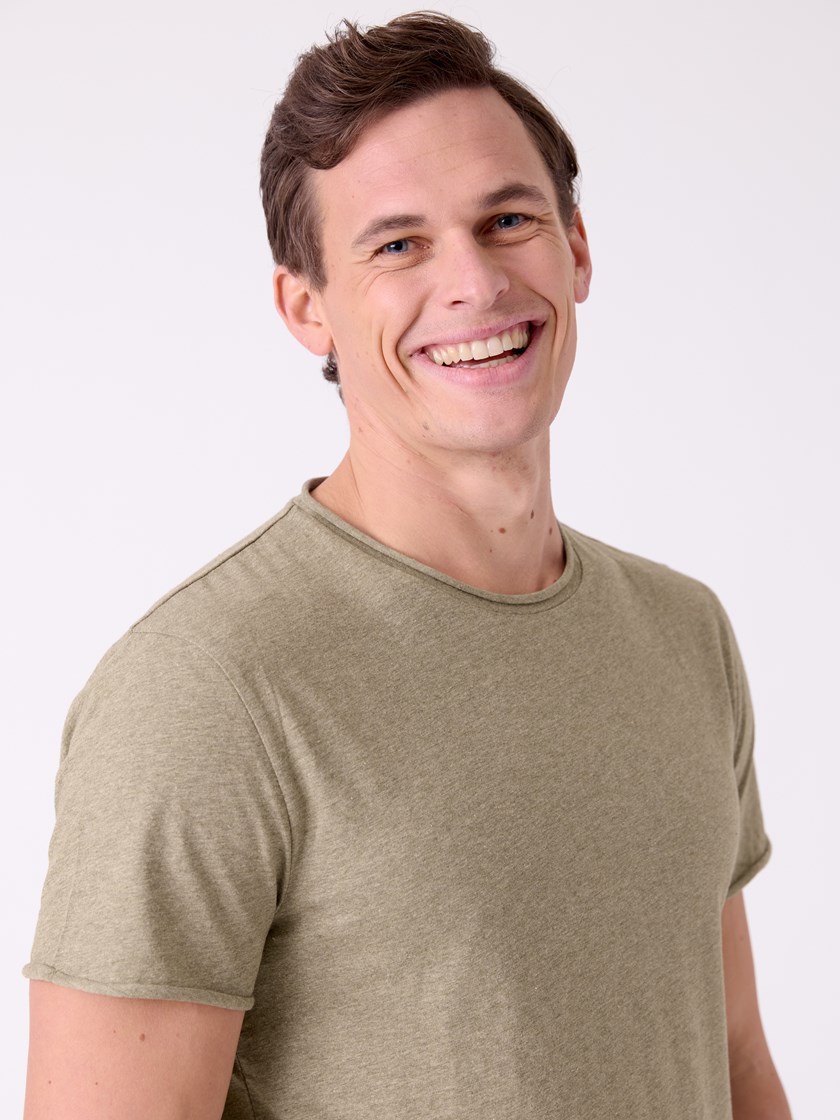 7515208 T29 7515208_T29-MRCAPUCHIN-H26-Modell-Front_chn=decades_2169_Alfredo melert t-skjorte T29.jpg_Front||Front