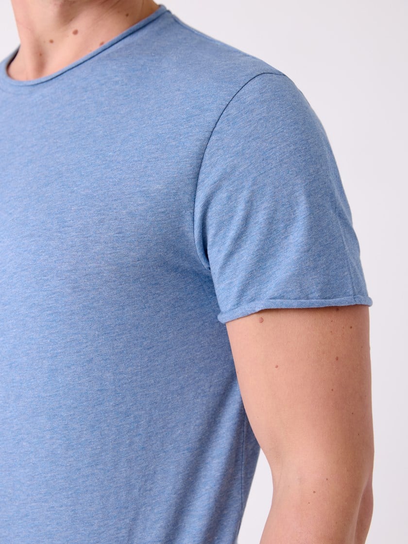 7515208 T32 7515208_T32-MRCAPUCHIN-H26-Modell-Front_chn=decades_390_Alfredo melert t-skjorte T32.jpg_Front||Front