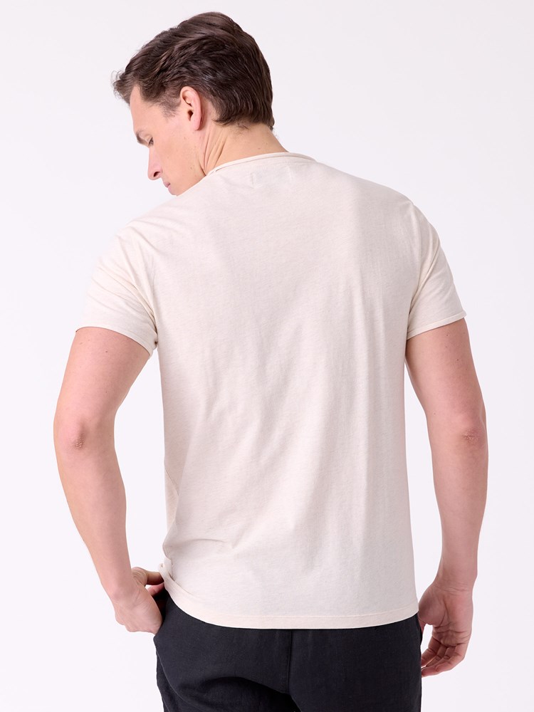 Alfredo melert t-skjorte 7515208_T36-MRCAPUCHIN-H26-Modell-Front_chn=decades_4055_Alfredo melert t-skjorte T36.jpg_Front||Front