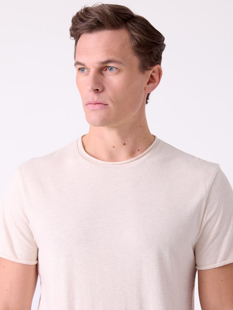 Alfredo melert t-skjorte 7515208_T36-MRCAPUCHIN-H26-Modell-Front_chn=decades_8815_Alfredo melert t-skjorte T36.jpg_Front||Front