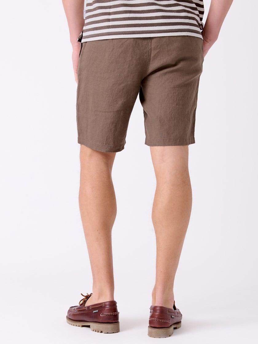 7515235 AII 7515235_AII-MRCAPUCHIN-H26-Modell-Front_chn=decades_4853_Alex linshorts AII.jpg_Front||Front