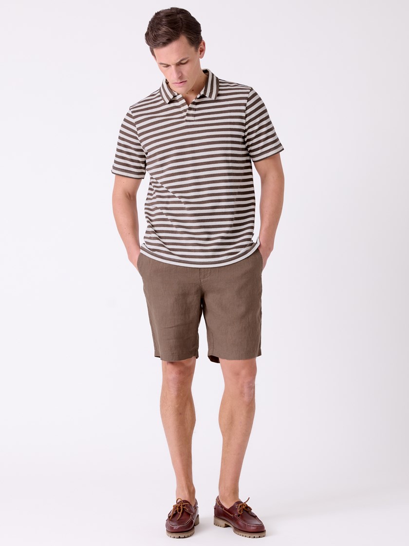 7515235 AII 7515235_AII-MRCAPUCHIN-H26-Modell-Front_chn=decades_5981_Alex linshorts AII.jpg_Front||Front