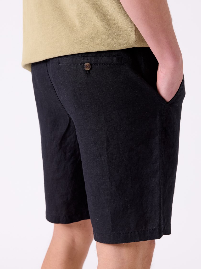 7515235 ID2 7515235_ID2-MRCAPUCHIN-H26-Modell-Front_chn=decades_3871_Alex linshorts ID2.jpg_Front||Front