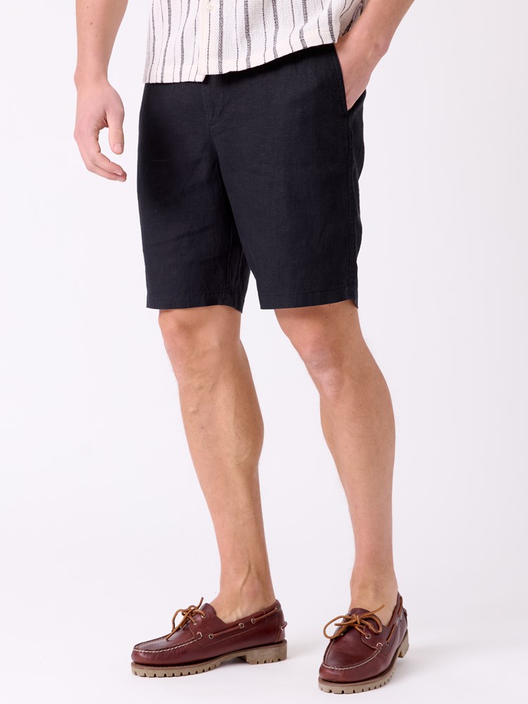 Alex linshorts 7515235_ID2-MRCAPUCHIN-H26-Modell-Front_chn=decades_4829_Alex linshorts ID2.jpg_Front||Front