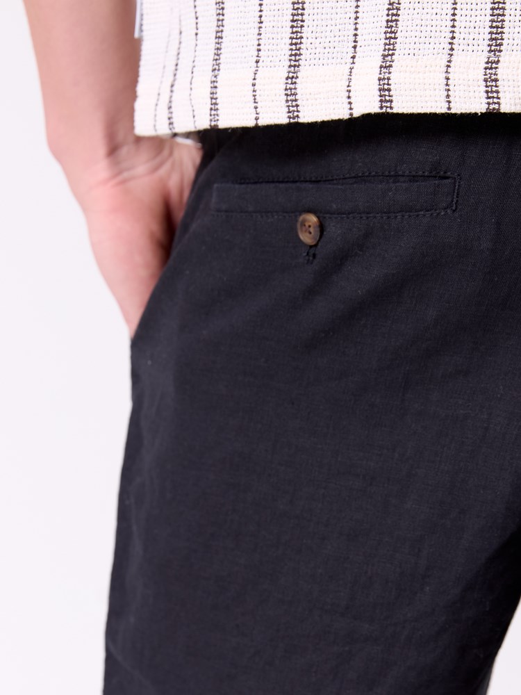 Alex linshorts 7515235_ID2-MRCAPUCHIN-H26-Modell-Front_chn=decades_8991_Alex linshorts ID2.jpg_Front||Front