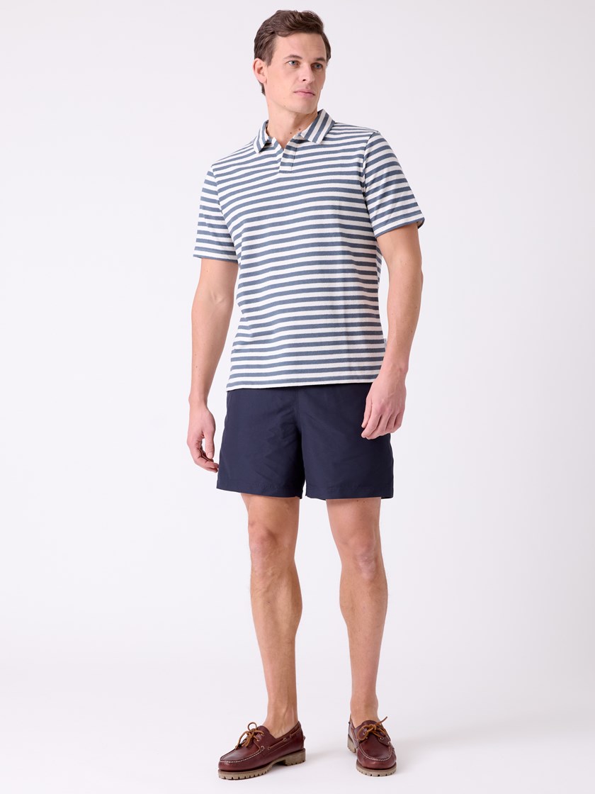 7515281 C27 7515281_C27-MRCAPUCHIN-H26-Modell-Front_chn=decades_3304_Vik badeshorts C27.jpg_Front||Front