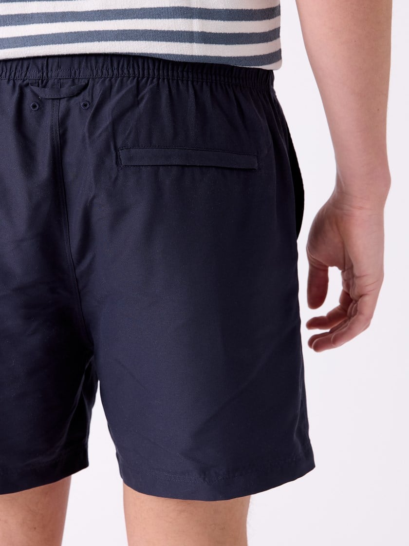 7515281 C27 7515281_C27-MRCAPUCHIN-H26-Modell-Front_chn=decades_3940_Vik badeshorts C27.jpg_Front||Front