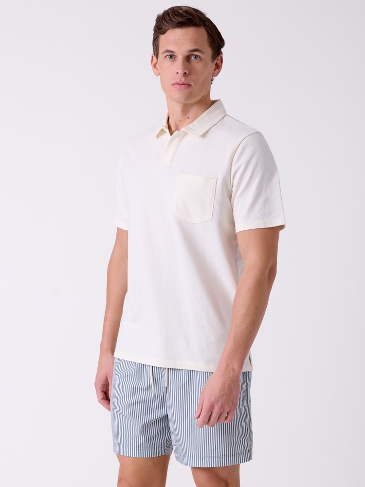 Roy polo t-skjorte 7515306_O61-MRCAPUCHIN-H26-Modell-Front_chn=decades_2719_Roy polo t-skjorte O61.jpg_Front||Front