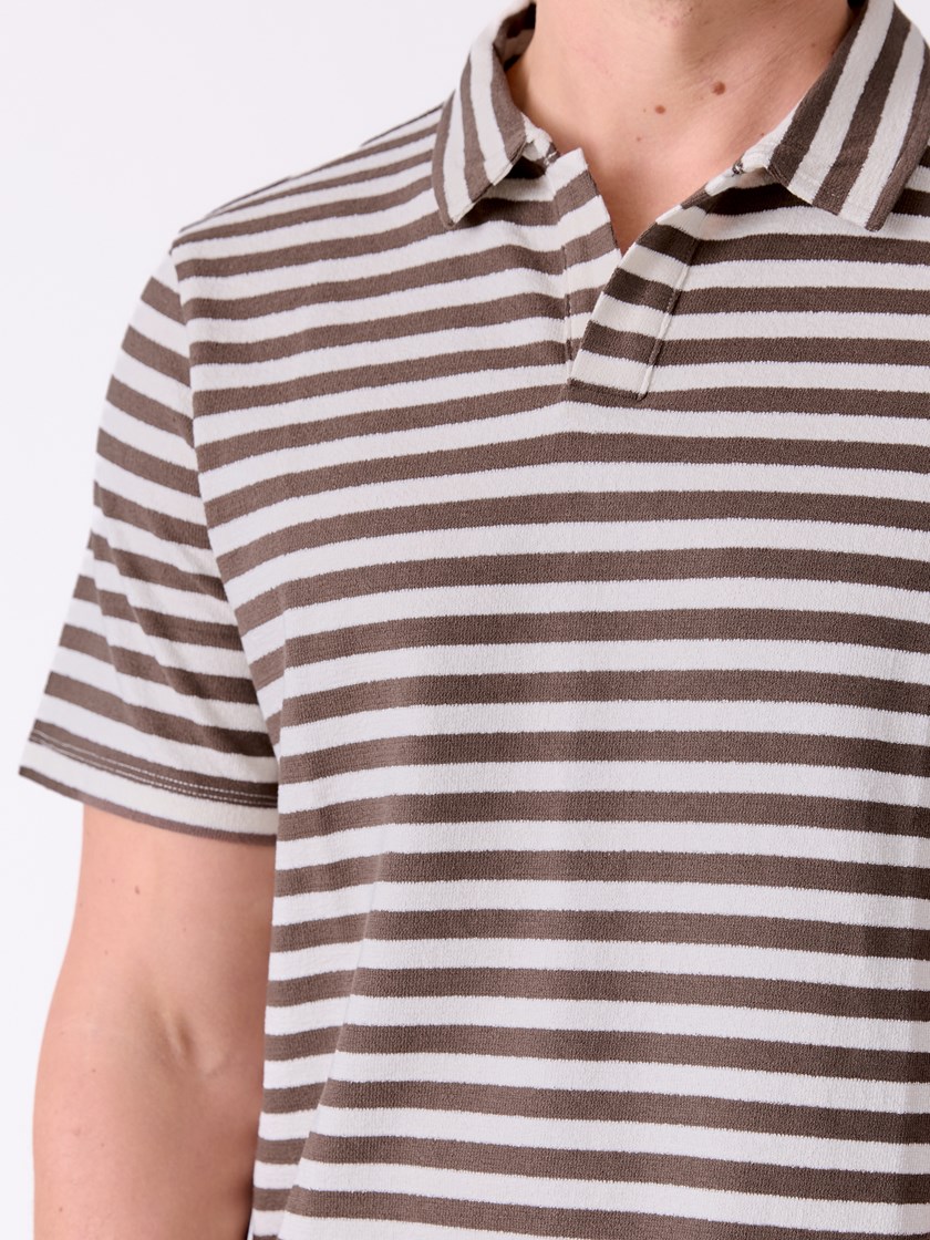 7515306 O61 7515306_O61-MRCAPUCHIN-H26-Modell-Front_chn=decades_4912_Roy polo t-skjorte O61.jpg_Front||Front