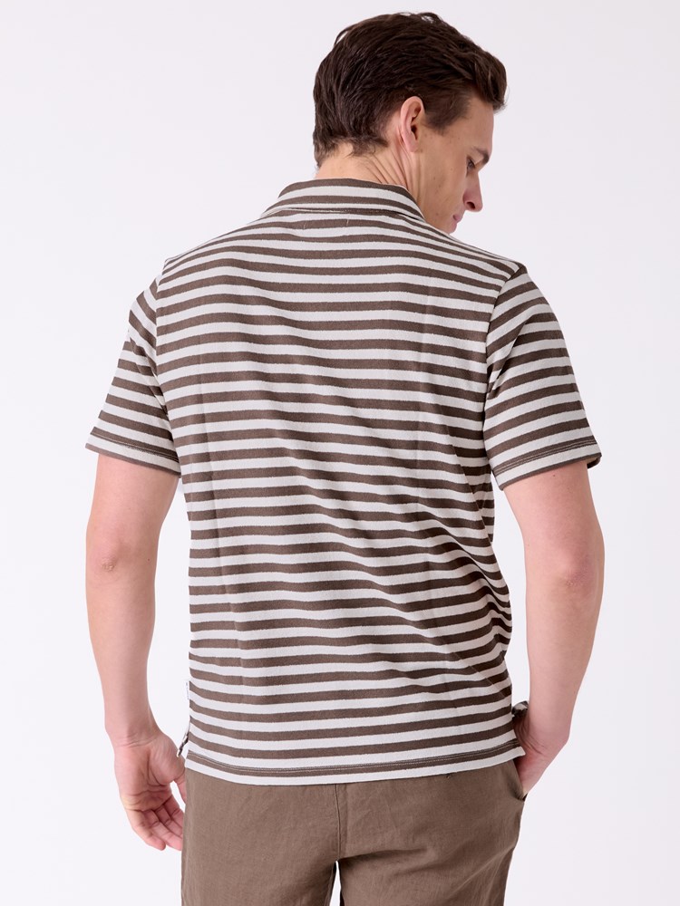 Roy polo t-skjorte 7515306_O61-MRCAPUCHIN-H26-Modell-Front_chn=decades_6099_Roy polo t-skjorte O61.jpg_Front||Front