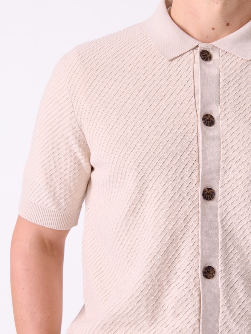 7515359 I2E 7515359_I2E-MRCAPUCHIN-H26-Modell-Front_chn=decades_6604_Lars strikket skjorte I2E.jpg_Front||Front