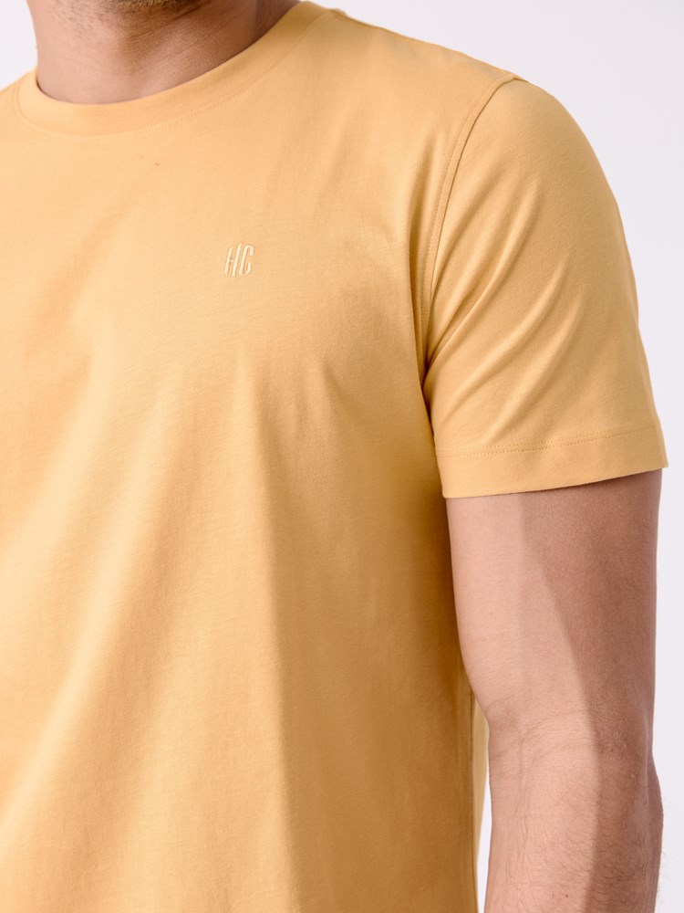 Peak t-shirt 7515546_A9M-HENRYCHOICE-H26-Modell-Front_chn=decades_8305_Peak t-shirt A9M.jpg_Front||Front