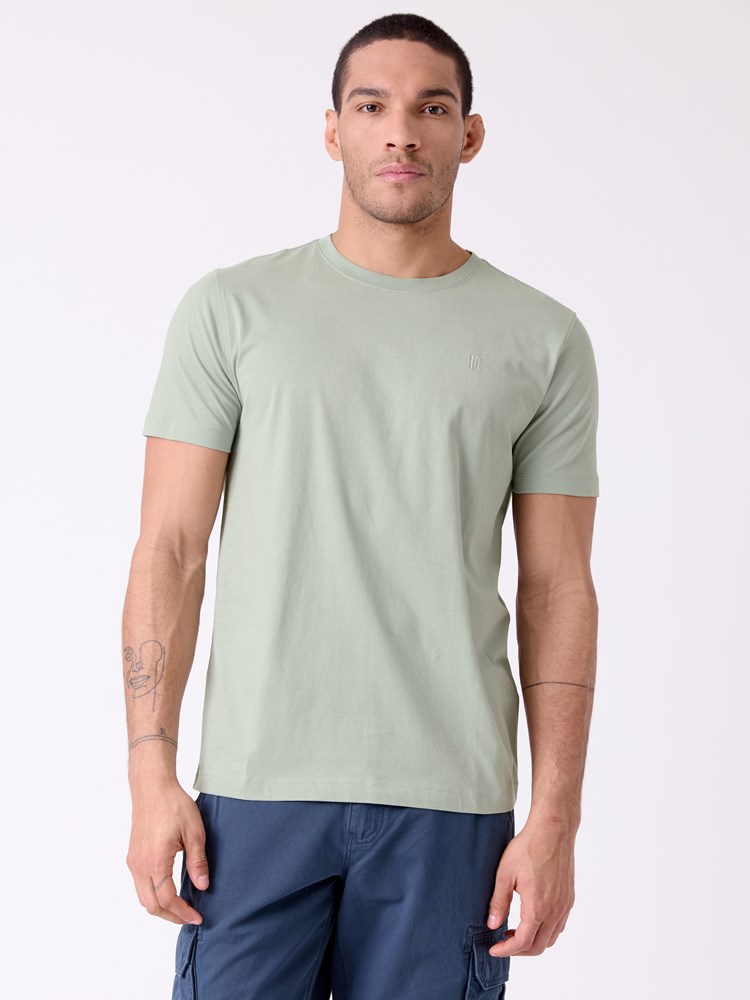 Peak t-shirt 7515546_GIX-HENRYCHOICE-H26-Modell-Front_chn=decades_7828_Peak t-shirt GIX.jpg_Front||Front