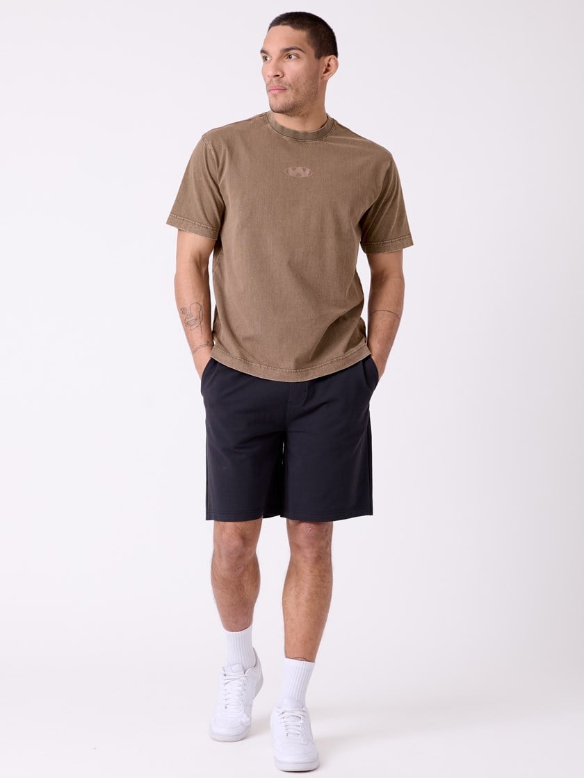 7515564 AFQ 7515564_AFQ-WOSNOTWOS-H26-Modell-Front_chn=decades_2887_Wayne washed t-skjorte AFQ.jpg_Front||Front