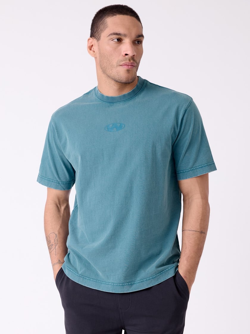 7515564 EN8 7515564_EN8-WOSNOTWOS-H26-Modell-Front_chn=decades_9173_Wayne washed t-skjorte EN8.jpg_Front||Front