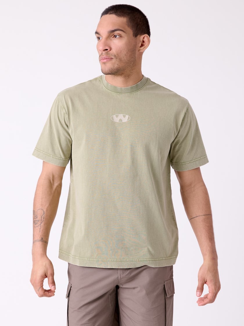 7515564 GKK 7515564_GKK-WOSNOTWOS-H26-Modell-Front_chn=decades_1232_Wayne washed t-skjorte GKK.jpg_Front||Front