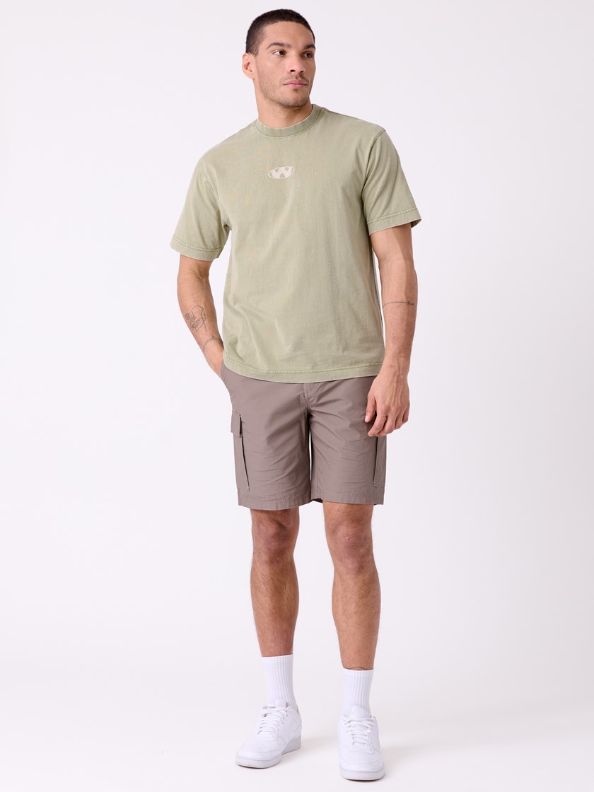 7515564 GKK 7515564_GKK-WOSNOTWOS-H26-Modell-Front_chn=decades_2650_Wayne washed t-skjorte GKK.jpg_Front||Front