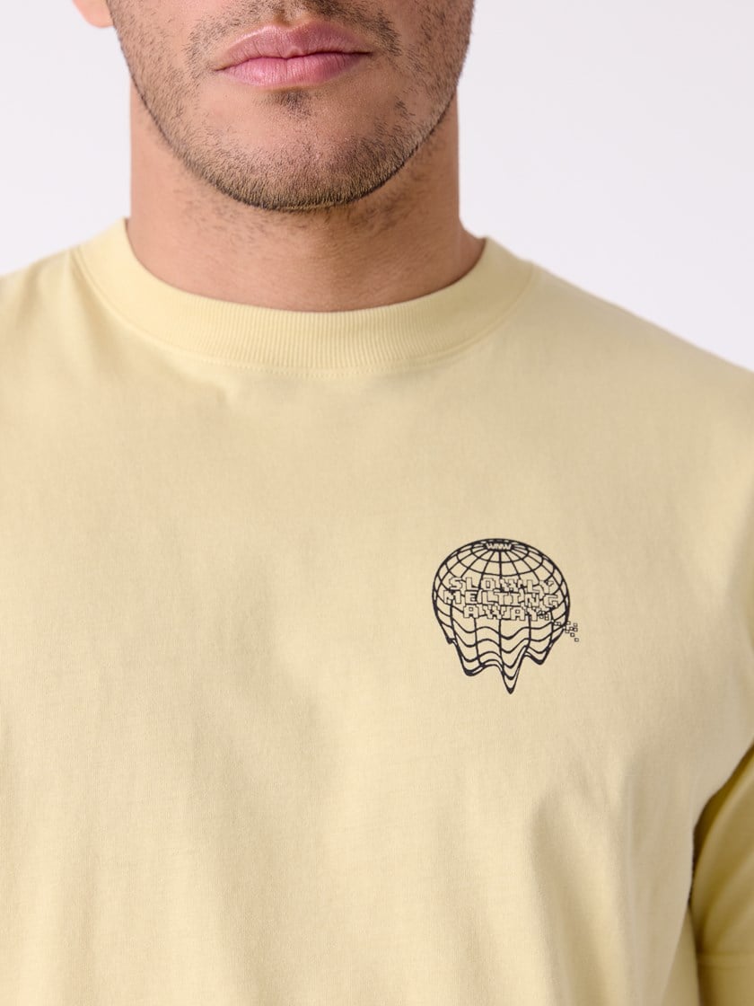 7515566 Q75 7515566_Q75-WOSNOTWOS-H26-Modell-Front_chn=decades_2458_Melt t-skjorte Q75.jpg_Front||Front