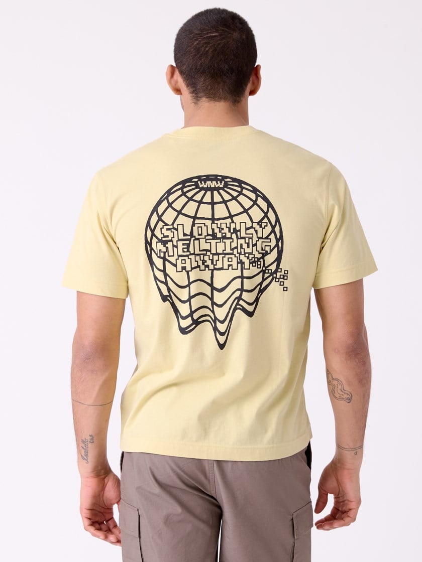 7515566 Q75 7515566_Q75-WOSNOTWOS-H26-Modell-Front_chn=decades_611_Melt t-skjorte Q75.jpg_Front||Front