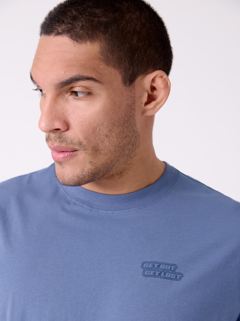 7515567 S52 7515567_S52-WOSNOTWOS-H26-Modell-Front_chn=decades_6518_Mantra t-skjorte S52.jpg_Front||Front