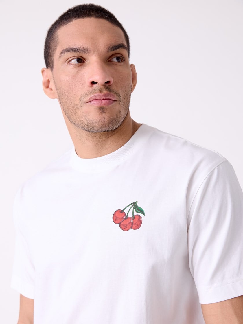 7515568 O78 7515568_O78-WOSNOTWOS-H26-Modell-Front_chn=decades_2375_Cherry t-skjorte O78.jpg_Front||Front