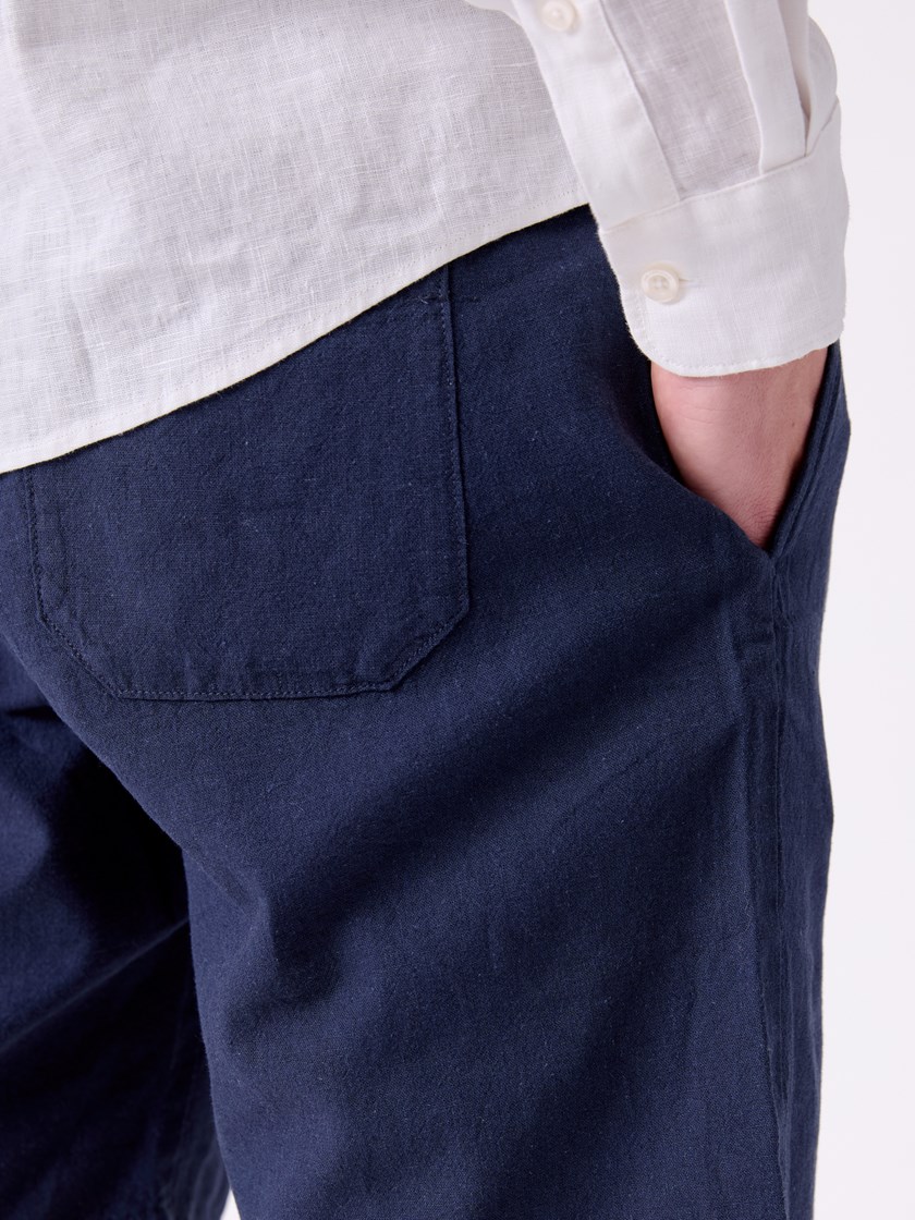 7515611 EM1 7515611_EM1-MRCAPUCHIN-H26-Modell-Front_chn=decades_3739_William shorts EM1.jpg_Front||Front