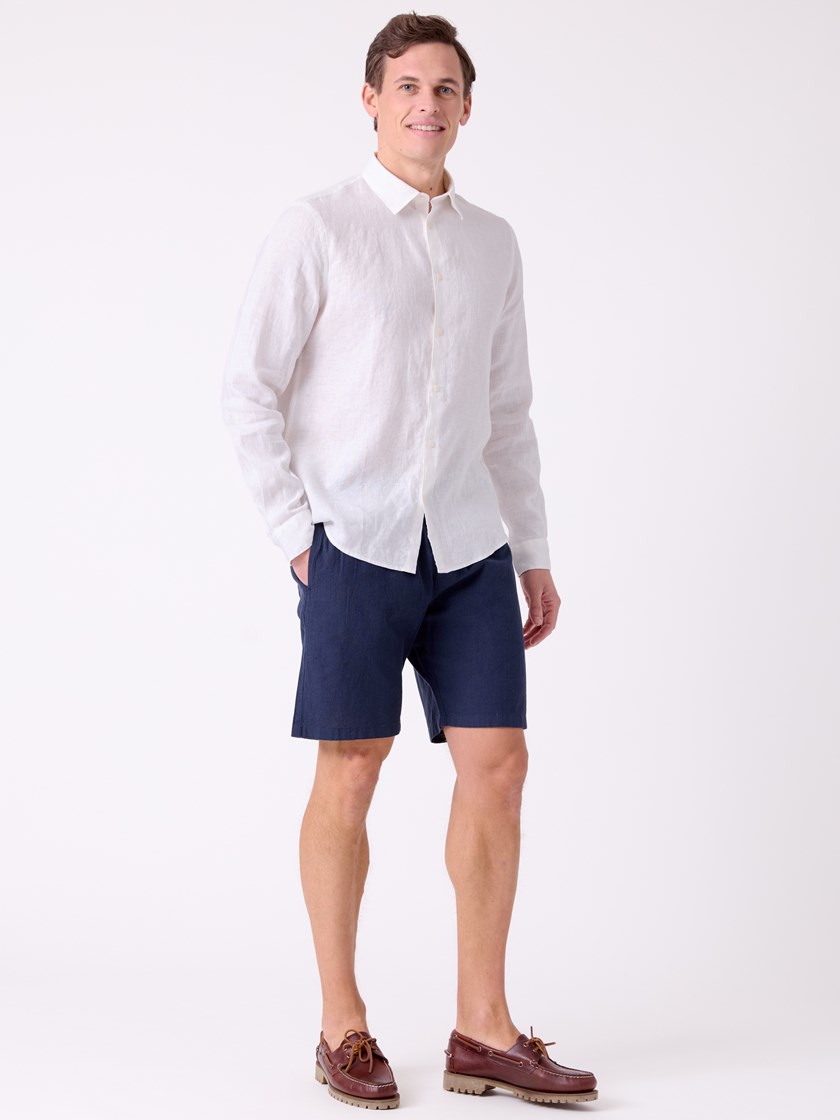 7515611 EM1 7515611_EM1-MRCAPUCHIN-H26-Modell-Front_chn=decades_5228_William shorts EM1.jpg_Front||Front