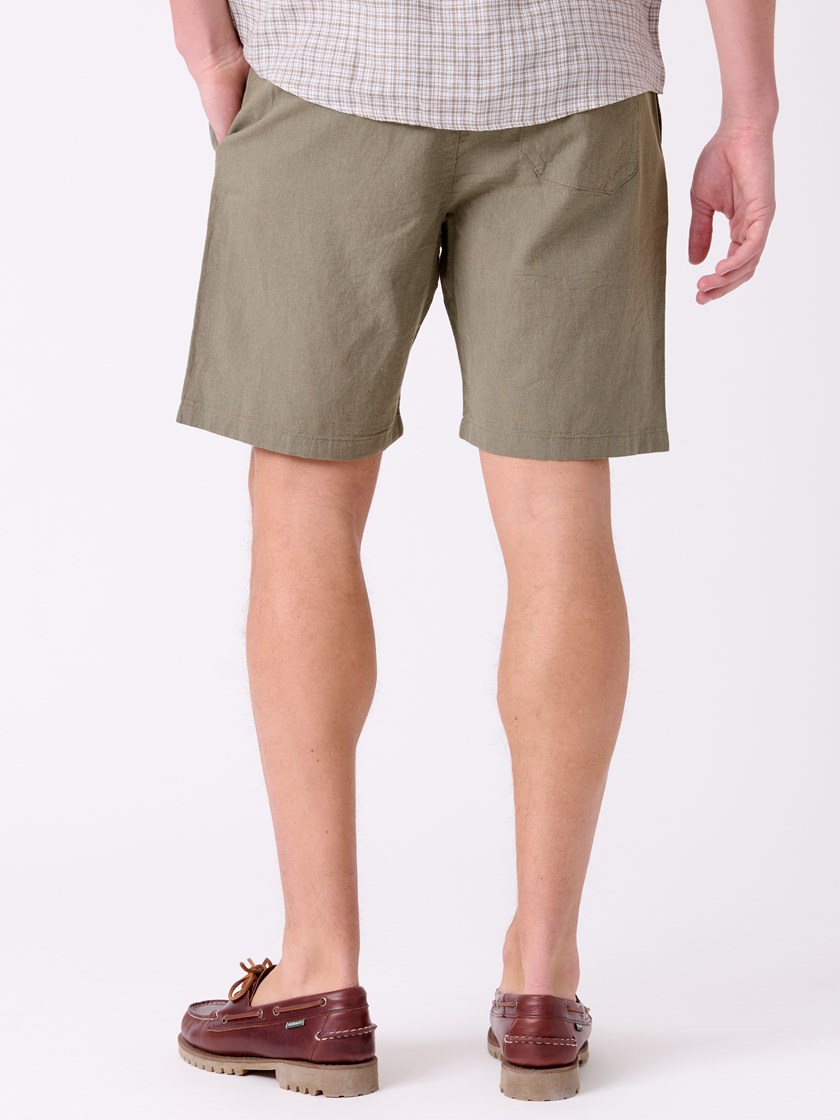 7515611 R81 7515611_R81-MRCAPUCHIN-H26-Modell-Front_chn=decades_8821_William shorts R81.jpg_Front||Front