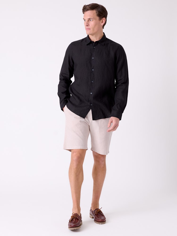 William shorts 7515611_S76-MRCAPUCHIN-H26-Modell-Front_chn=decades_670_William shorts S76.jpg_Front||Front